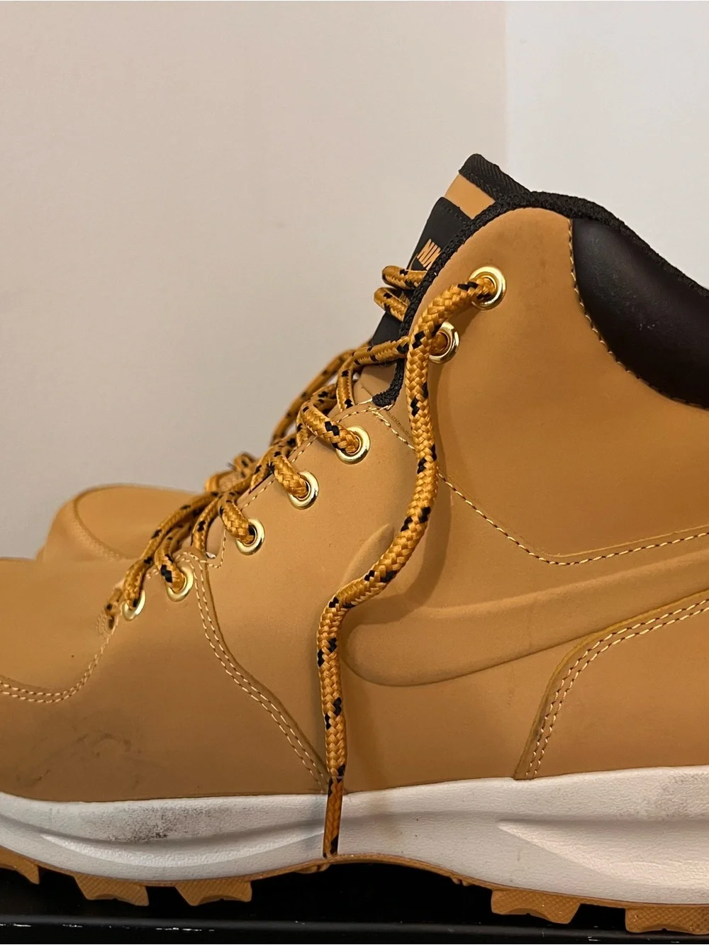 Nike Men's Wheat/Tan Trail Boots